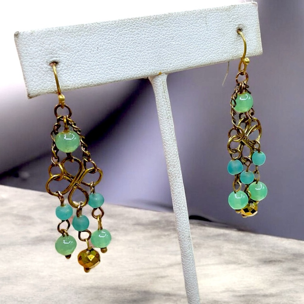 🌺Gold & Green Glass Bead Earrings
